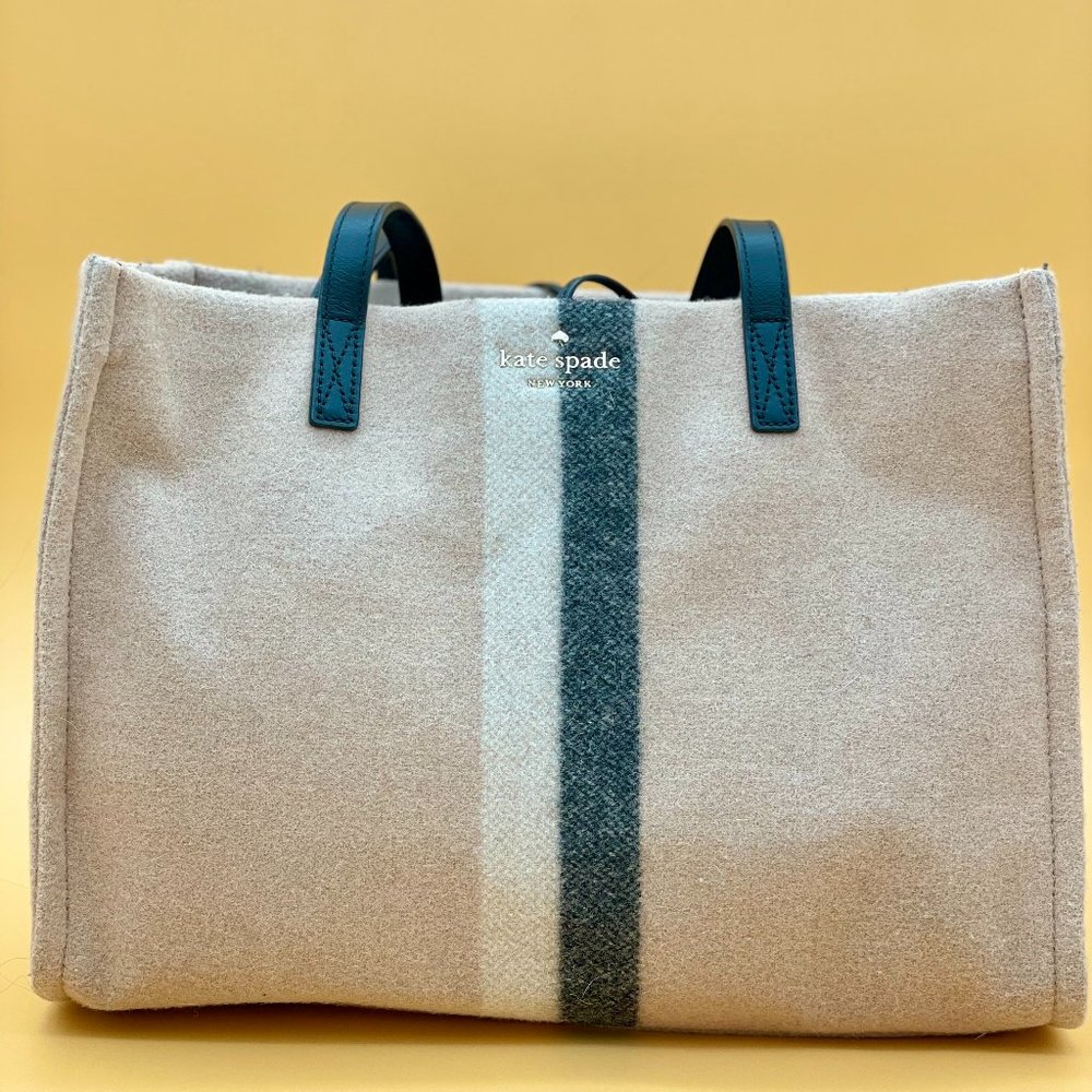 Kate Spade Washington Square Mega Sam Tote Bag in Tan Black